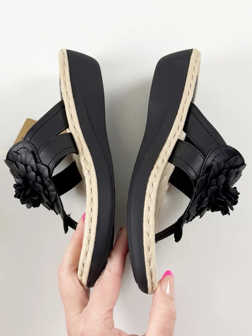 Cliffs by White Mountain Cassia Flower Thong Sandals Womens 6W Black NEW